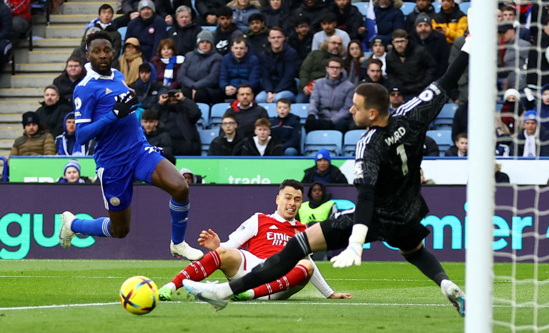 中超：赛季首胜 青岛西海岸队2-0武汉三镇队.